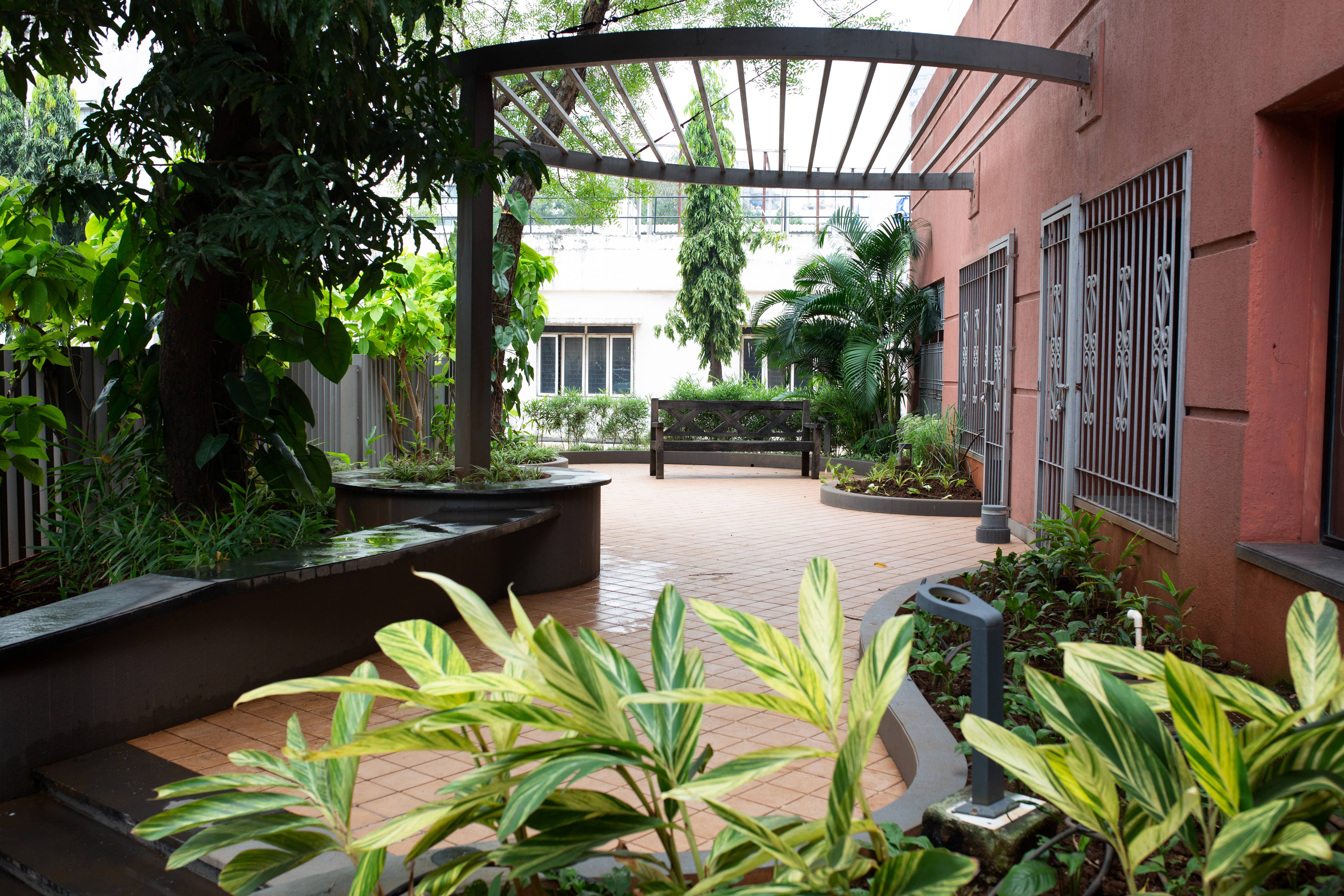 table Office Space available in mumbai