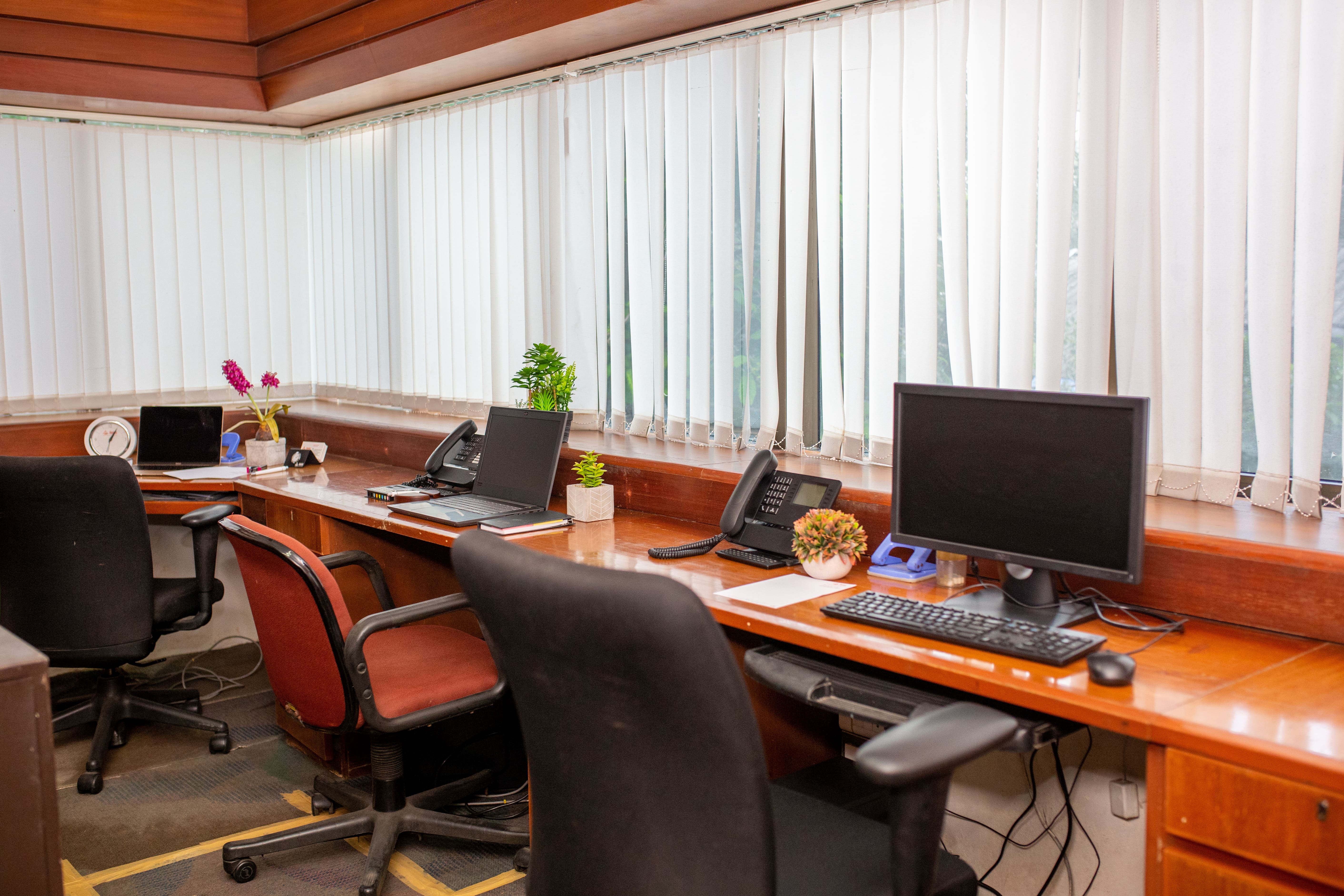 table Office Space available in mumbai