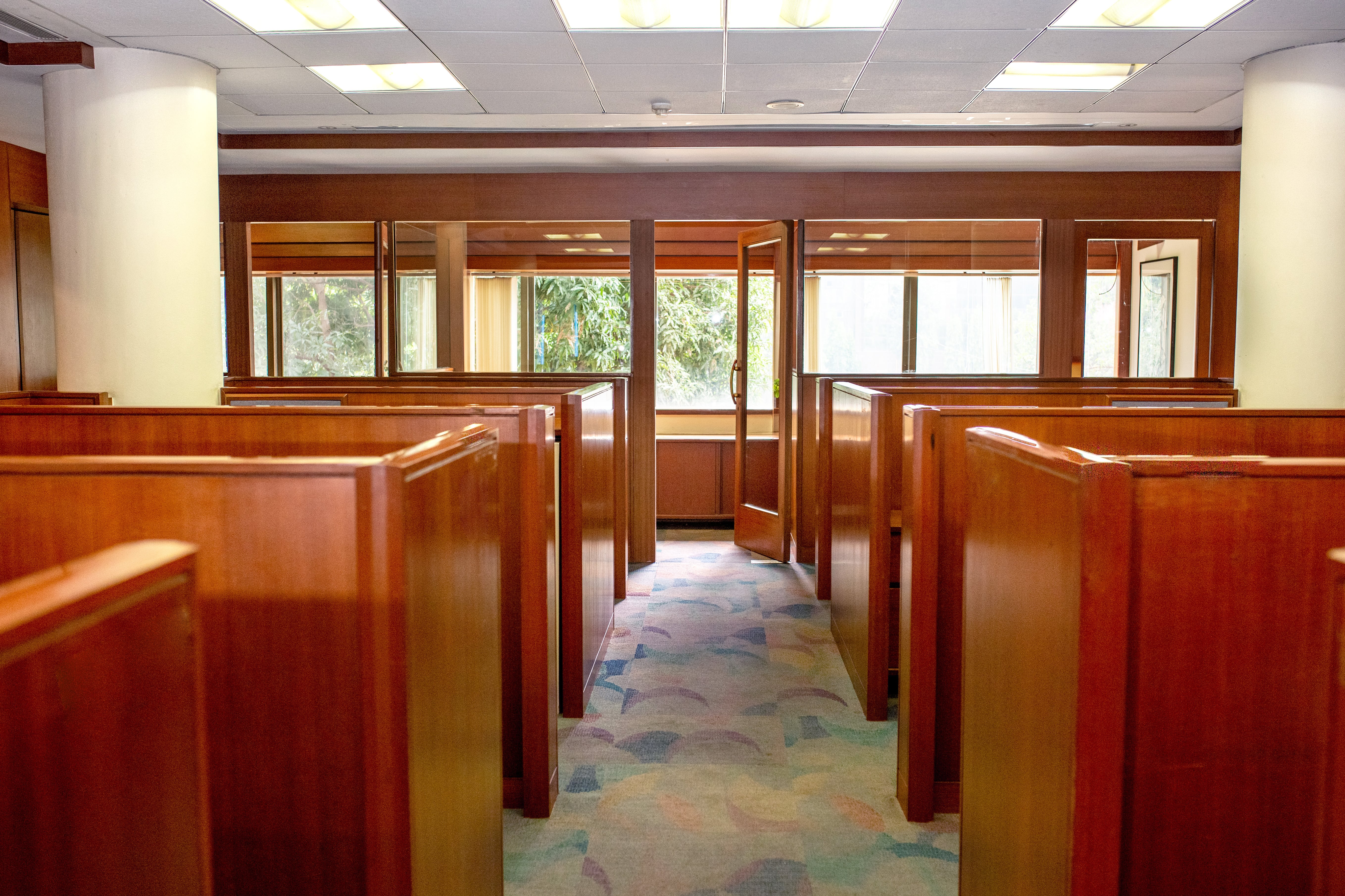 table Office Space available in mumbai