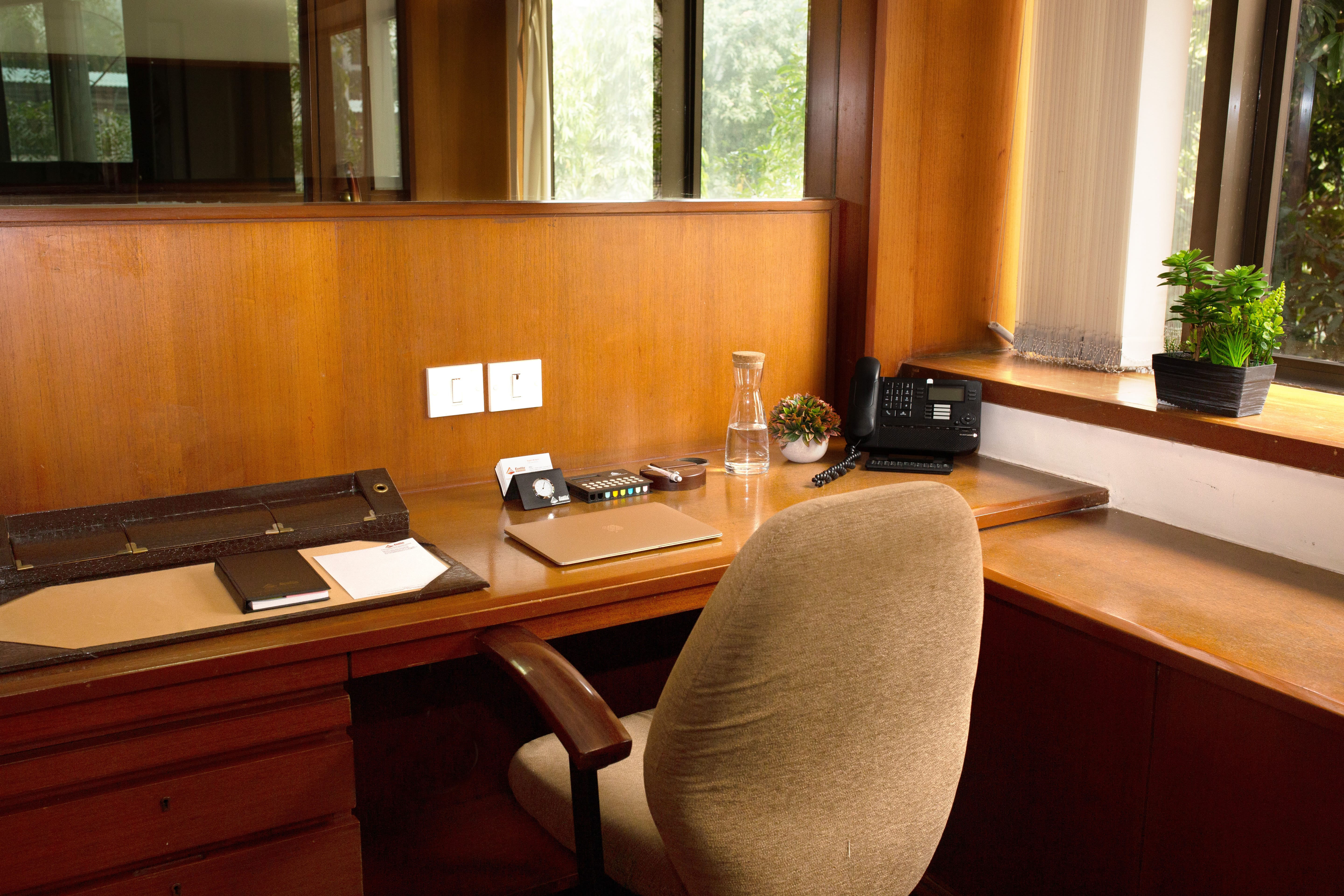 table Office Space available in mumbai
