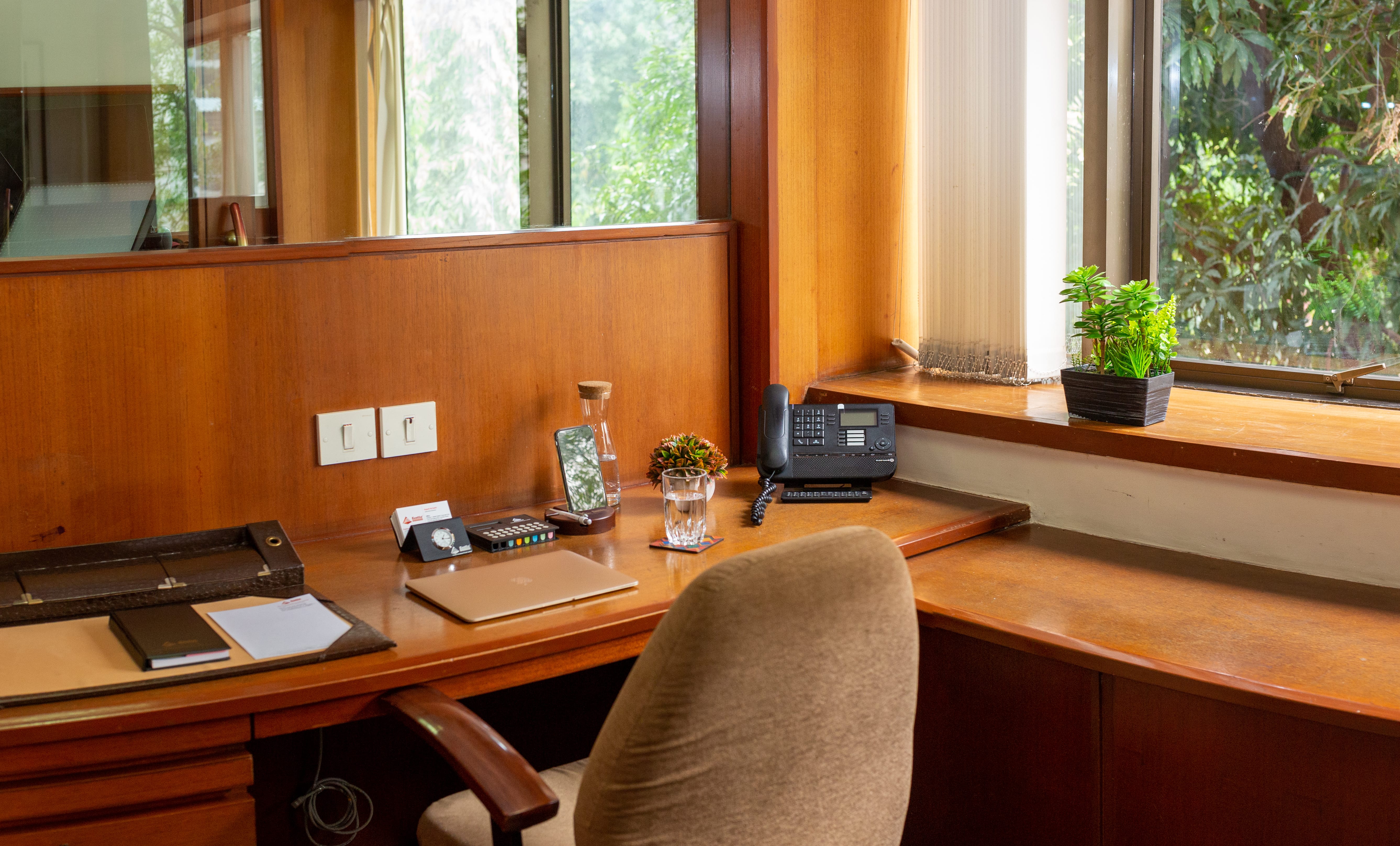 table Office Space available in mumbai