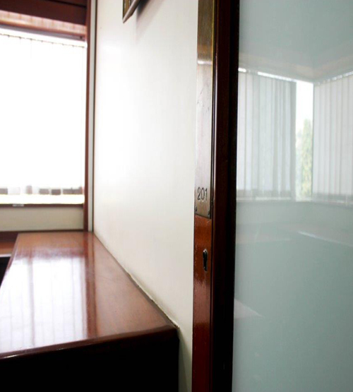 Individual chair Space available on rent in chembur